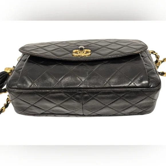 CHANEL Black Lambskin Camera Bag Vintage - Picture 4 of 16